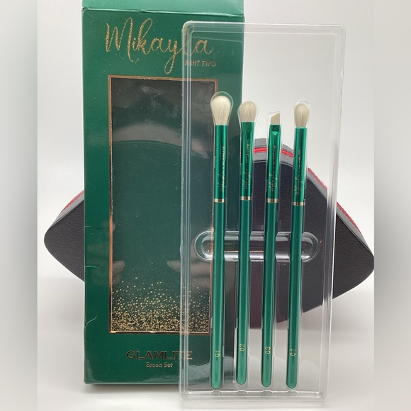 Glamlite Mikayla Part 2 - 4 Piece Brush Set - Brand New In Box & Discontinued - Picture 6 of 11
